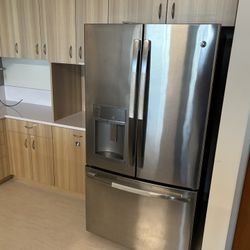 GE PROFILET™ SERIES ENERGY STAR® 27.7 CU. FT. FRENCH-DOOR 