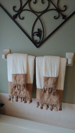 Decorative towel set