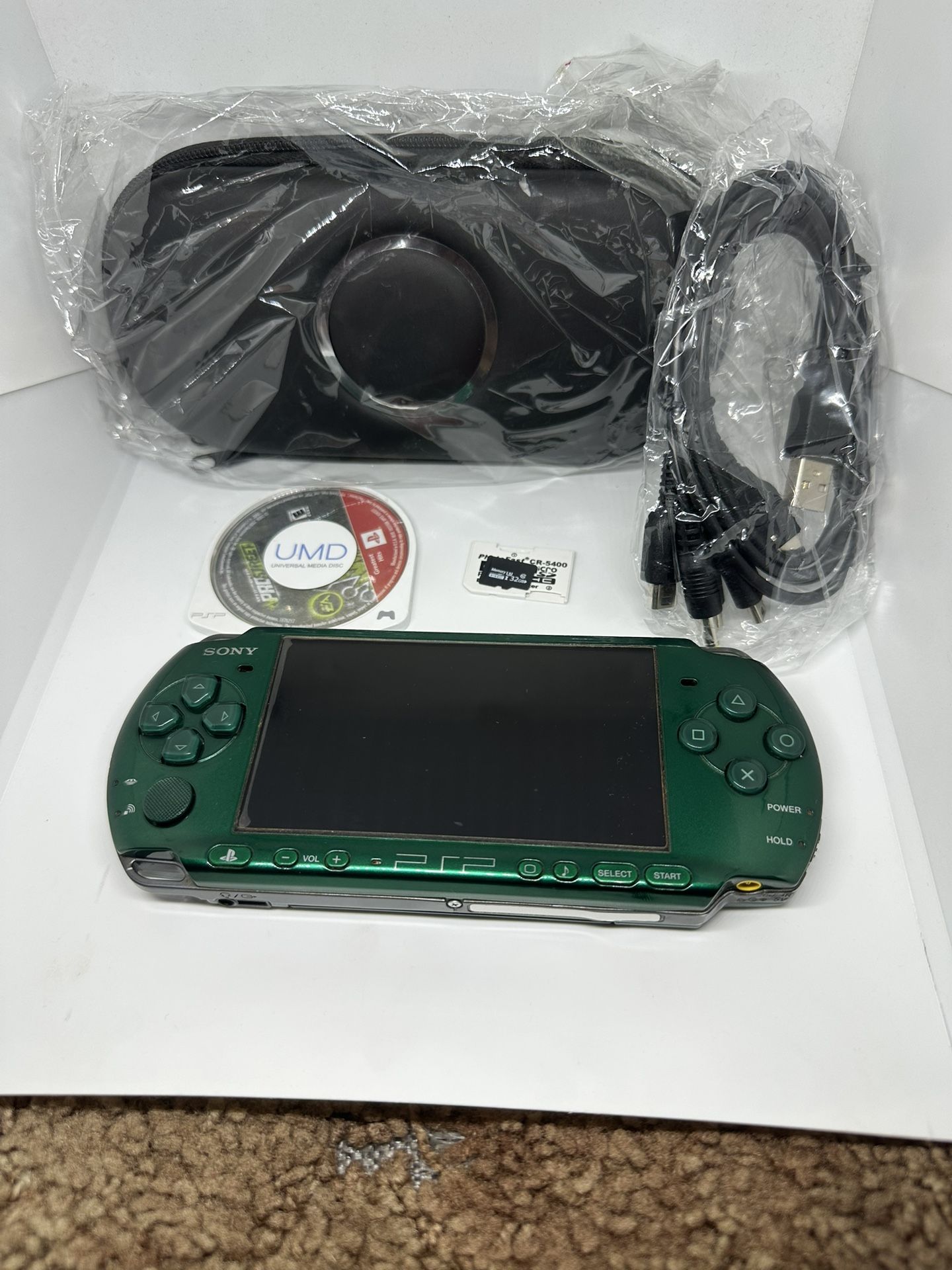Green psp 3000 w/accessories