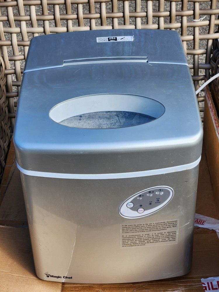 Magic Chef Countertop Ice Maker