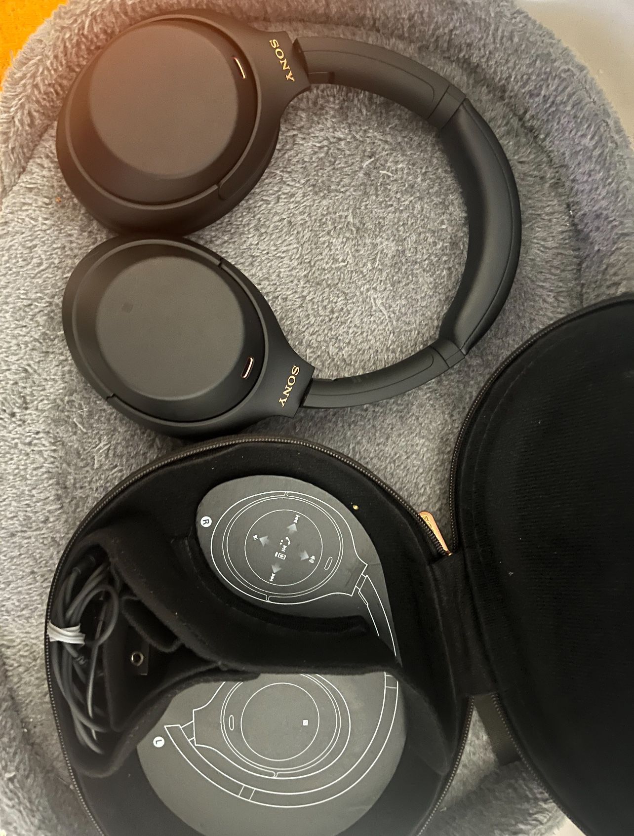 Sony XM4 headphones 