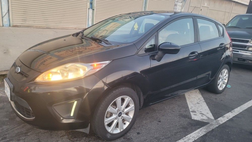 Ford  fiesta 2011 titulo limpio 134 mil millas placas todo el año a toda prueba no luces prendidas