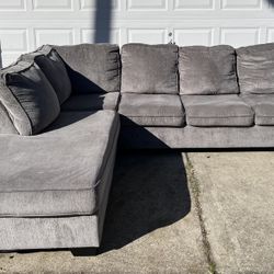 Beautiful Gray Sectional Couch!😍