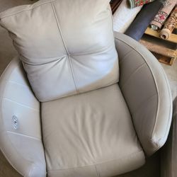 Recliners 2 Electric With Center Console. Brand New 
