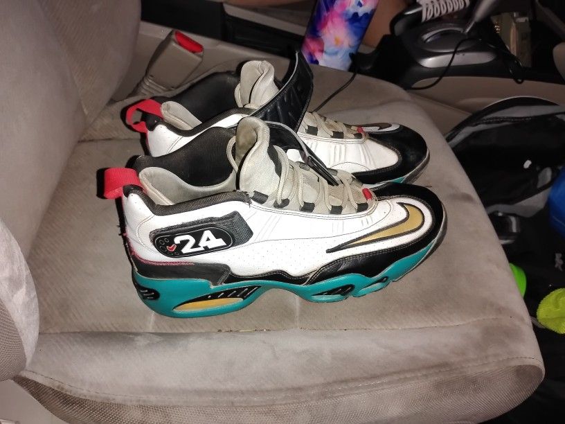 Griffeys Swingmans Size 11.5