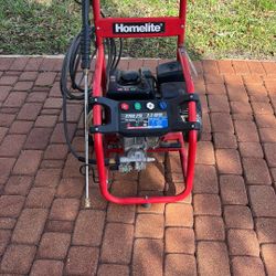 Homelite Gasoline Powered Pressure Washer (2700psi)