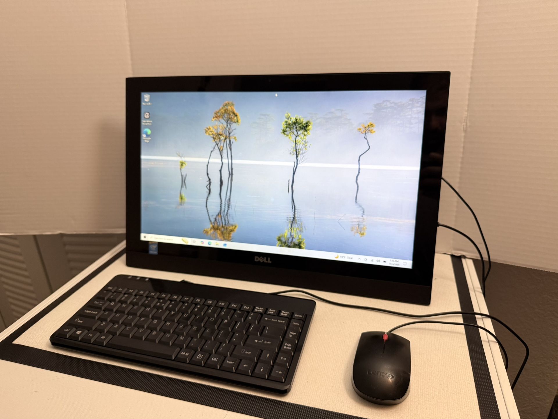 All in one touchscreen DELL Inspiron 20 Model 3043