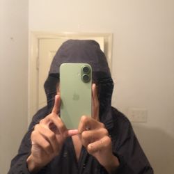 Brand new iPhone 17 good as new