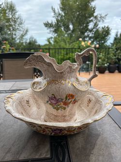 Vintage wash basin and pitcher set