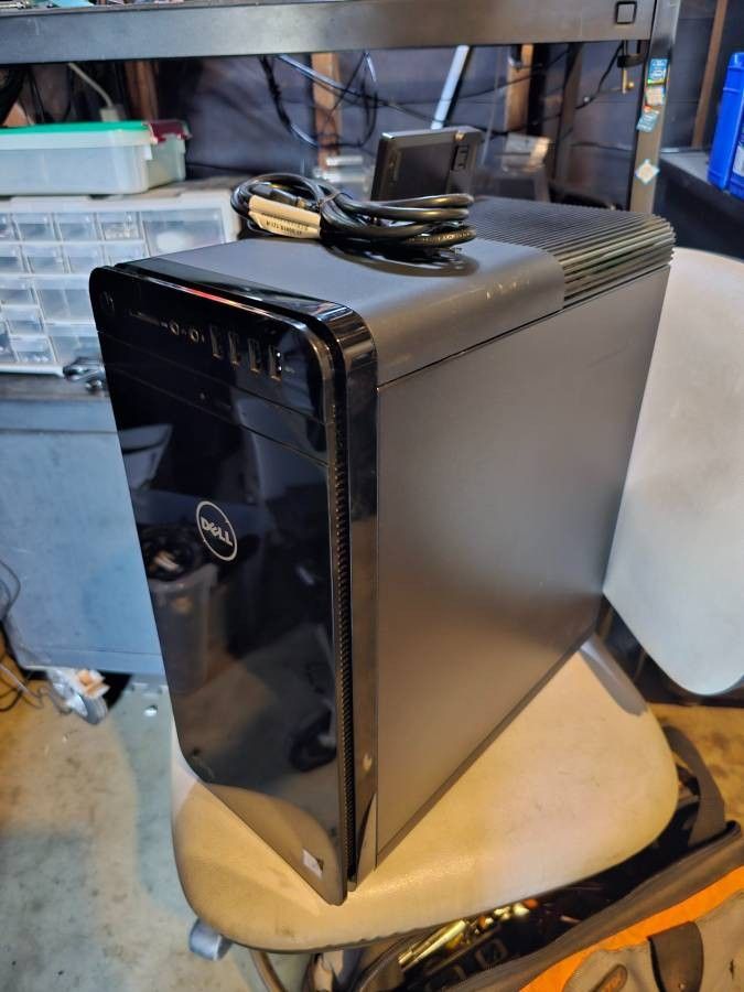selling.. Dell XPS 8930- Desktop PC, Windows 11 - $320