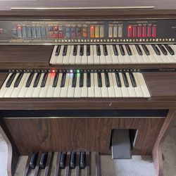 Lowrey "Voyager" Electric Organ