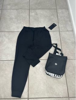 black Lululemon pants