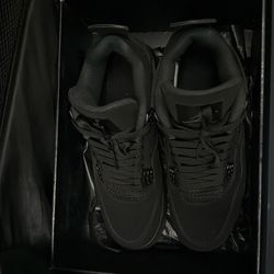 Black cat 4s  size 9