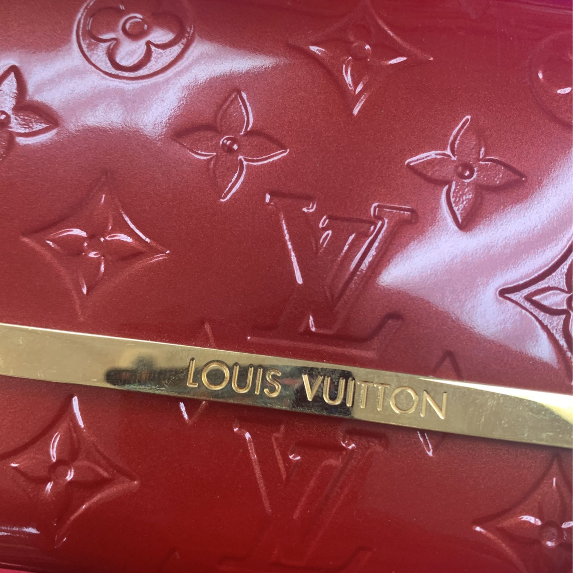 Excellent condition Authentic Louis Vuitton Pallas Clutch for Sale in  Austin, TX - OfferUp