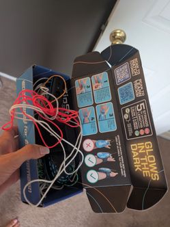Zip string toy