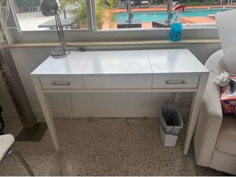 Small White Desk/ Vanity Beautiful Fair Condition