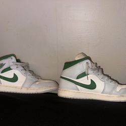 Jordan 1 Mid – White/Pure Platinum/Pine Green – Size 9