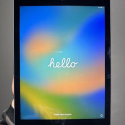 Apple Ipad Pro 9.7 (2016) 32gb W/ Charger 