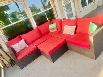 Outdoor patio sectional