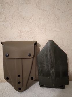 Military Style Entrenching Tool (Folding Shovel) w/Carrying Case