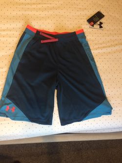 New Under Armour boys shorts size large