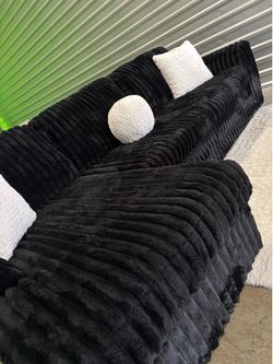 Ashley furniture OVERSIZED sectional sofa couch (Delivery AVAILABLE)
