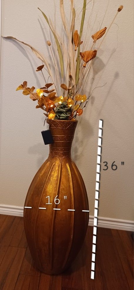 Large Decorative Floor Vase....Florero Grande  Decorativo