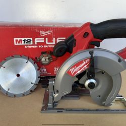 Milwaukee M12 FUEL 12V Lithium-Ion Brushless 5-3/8 in. Cordless Circular Saw (Tool-Only)