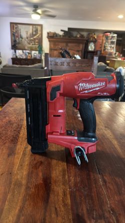Milwaukee 18 gage Brad nailer