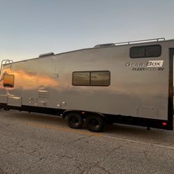 Toy hauler 