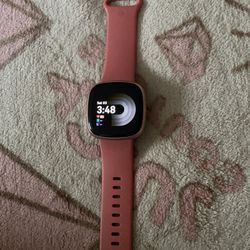 Fit Bit Versa 4 Smart Watch