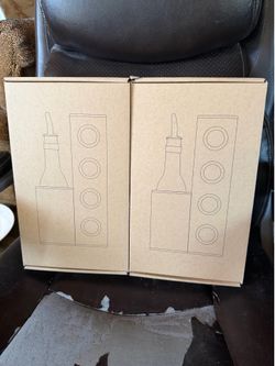Base unit oil bottle and spices