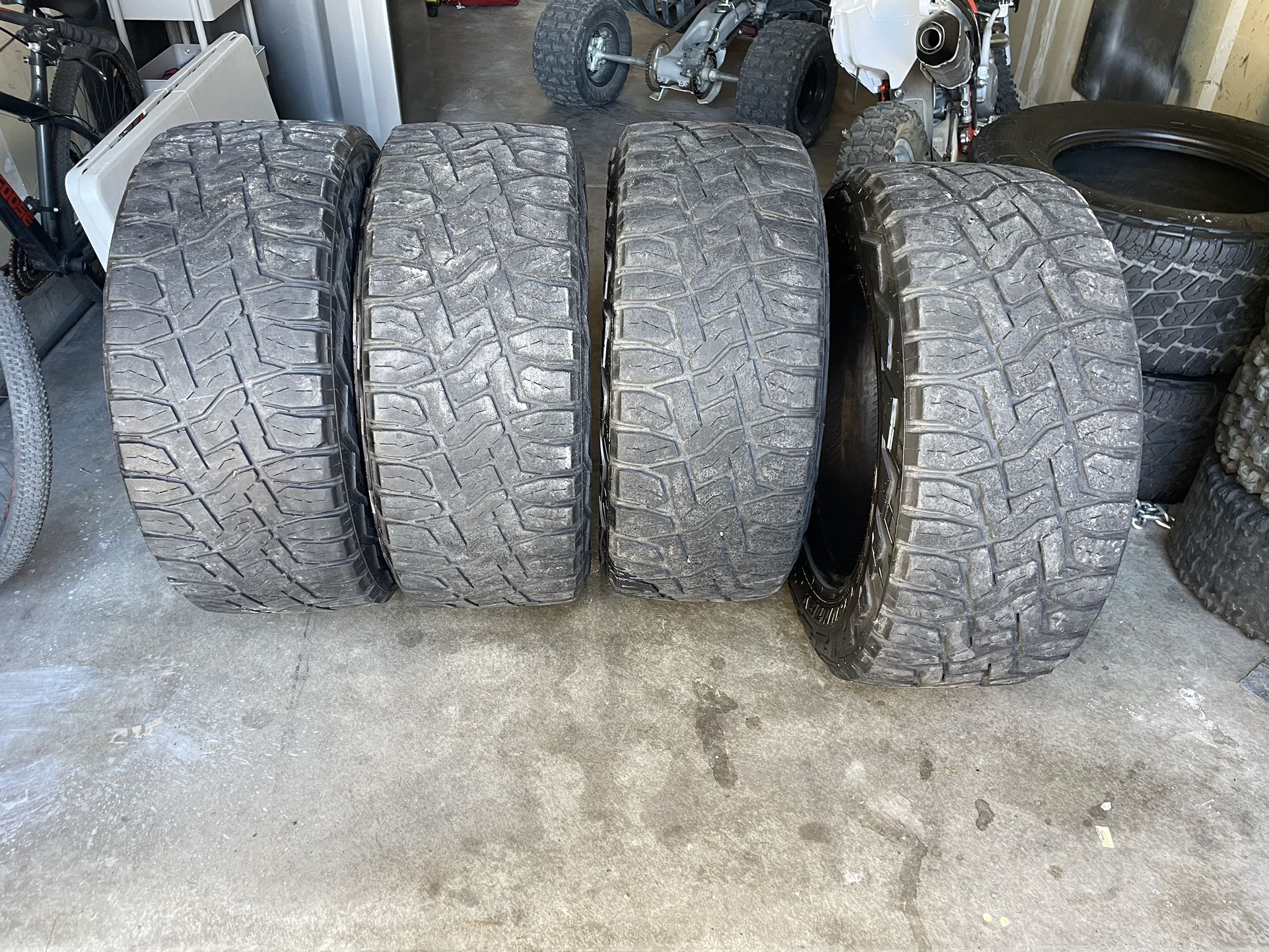 35/13.50/20 Toyo R/T Open country