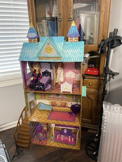 Dollhouse Frozen