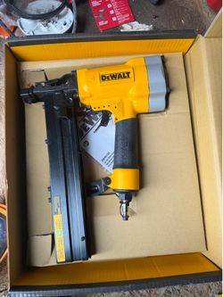 Dewalt pneumatic 1" crown Lathing