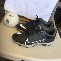 Nike Hyper Diamond Youth Softball 🥎 Cleats Size 4.5Y