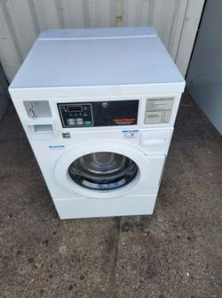 Refurbished Speed Queen SFNBCFSG112TW01 Coin Operated Front Load Washer – 18 lb Capacity