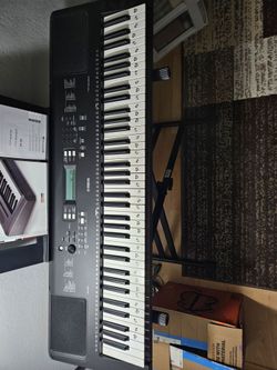 Yamaha PSR-EW310  76-key Piano Portable Keyboard