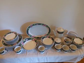 Large Vintage Collection Of Porcelain Calla Lily Dishes