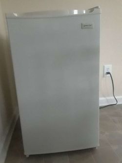 White Magic Chef compact refrigerator