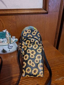 Sunflower crossover purse with wallet brand new asking $12 firm on price