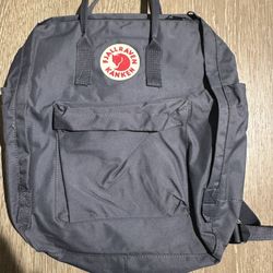 Fjällräven Kånken Unisex Travel Backpack - Side Slip Pocket - Adjustable Shoulder Straps - Dual Top Handles Super Grey One Size One Size