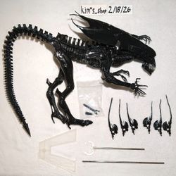 NECA Aliens Xenomorph Queen Deluxe Action Figure CUSTOM PAINTED BLACK Read Desc.
