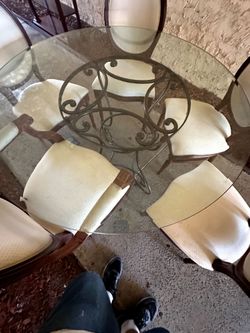 Glass round table