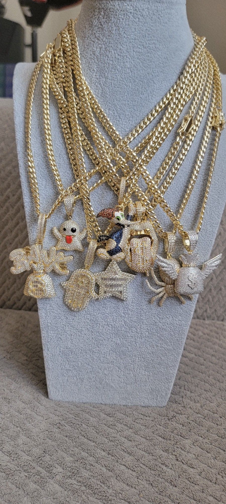 6MM Cuban Chain With Pendants 14k Gold Plated Doesn't Loses Color 