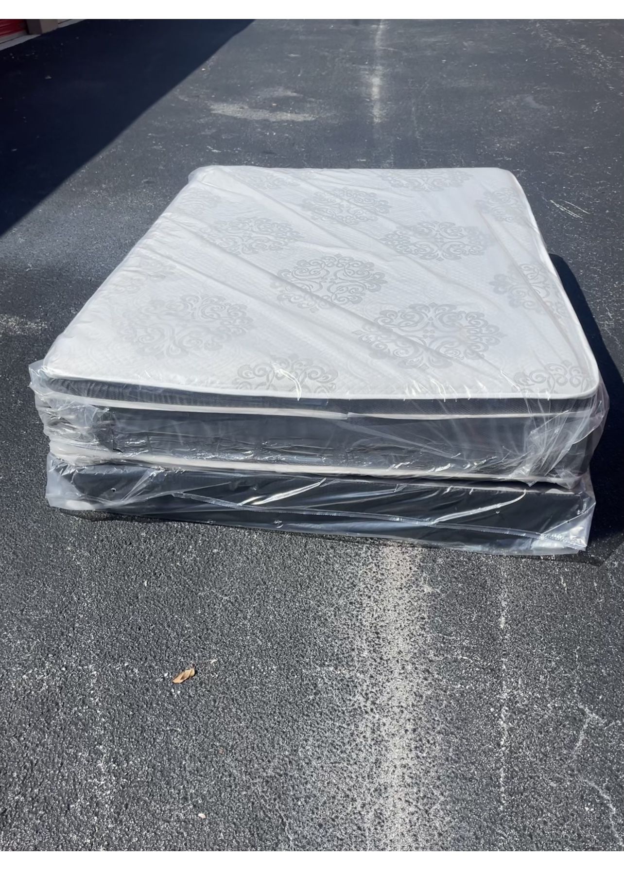 NEW Mattress Queen Size Pillowtop With Box Spring // Offer 🚚