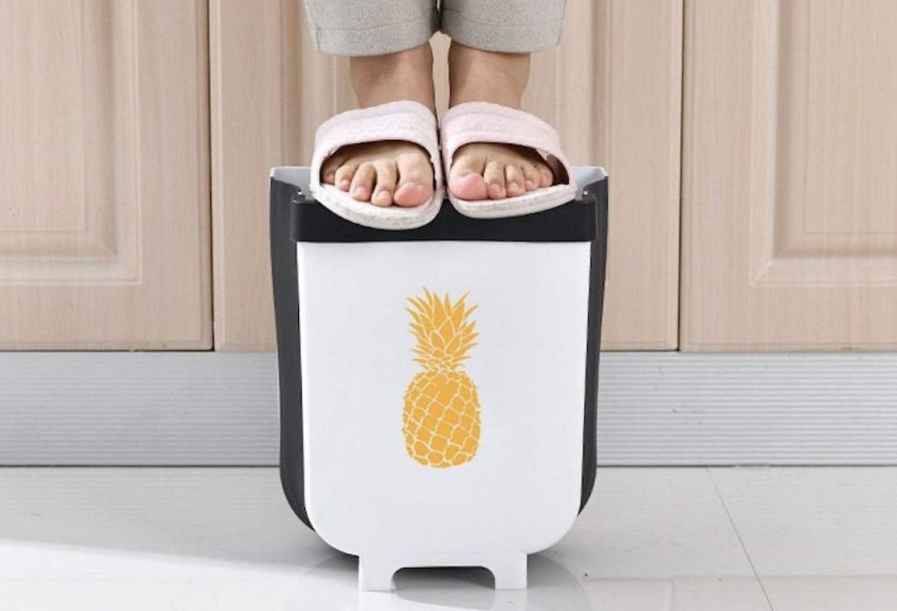 Hanging Trash Can for Kitchen Cabinet Door, Collapsible Trash Bin, Portable Home