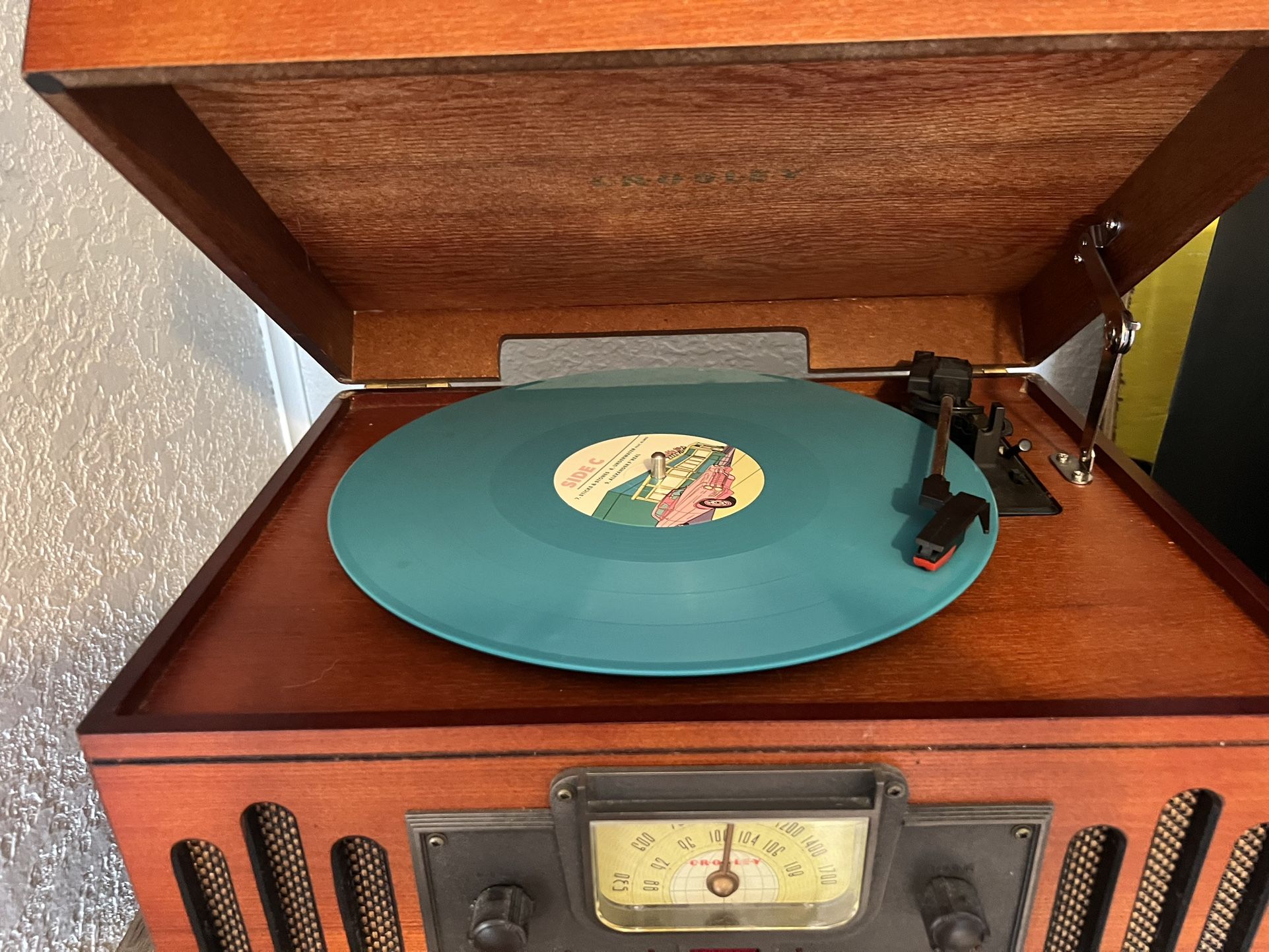 Crosley Record Player, CD And Radio Compatible.