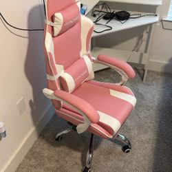 Gaming Chair With Built In Foot Rest / Back Massager 
