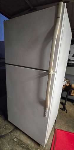 Kenmore Refrigerator- Delivery Available!